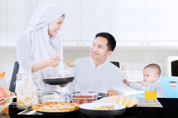 introducing solids by eating with baby